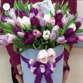 Цветы в коробке-45 тюльпанов